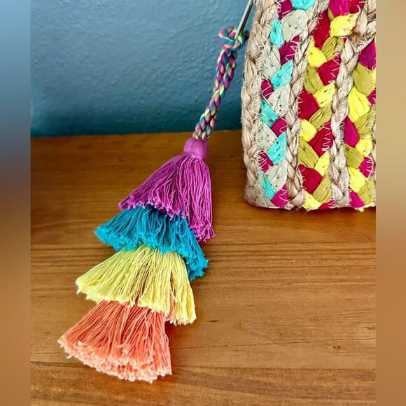 Shiraleah Chicago Jute Clutch Can we taco bout this cute taco shape zipper purse - Picture 4 of 6